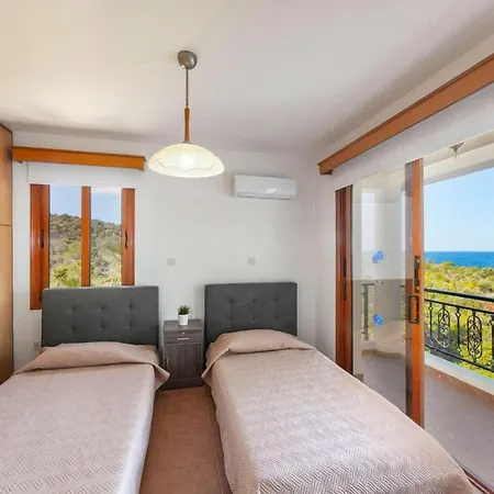 Crown Villa Lachi